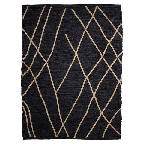 Tapete Haru en color negro con un diseño geométrico de líneas diagonales y curvas, ideal para decorar tu espacio.