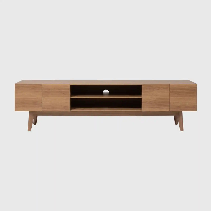 Mueble de TV Meztli de 200 cm con diseño moderno, cuenta con dos gabinetes laterales y un estante central abierto.