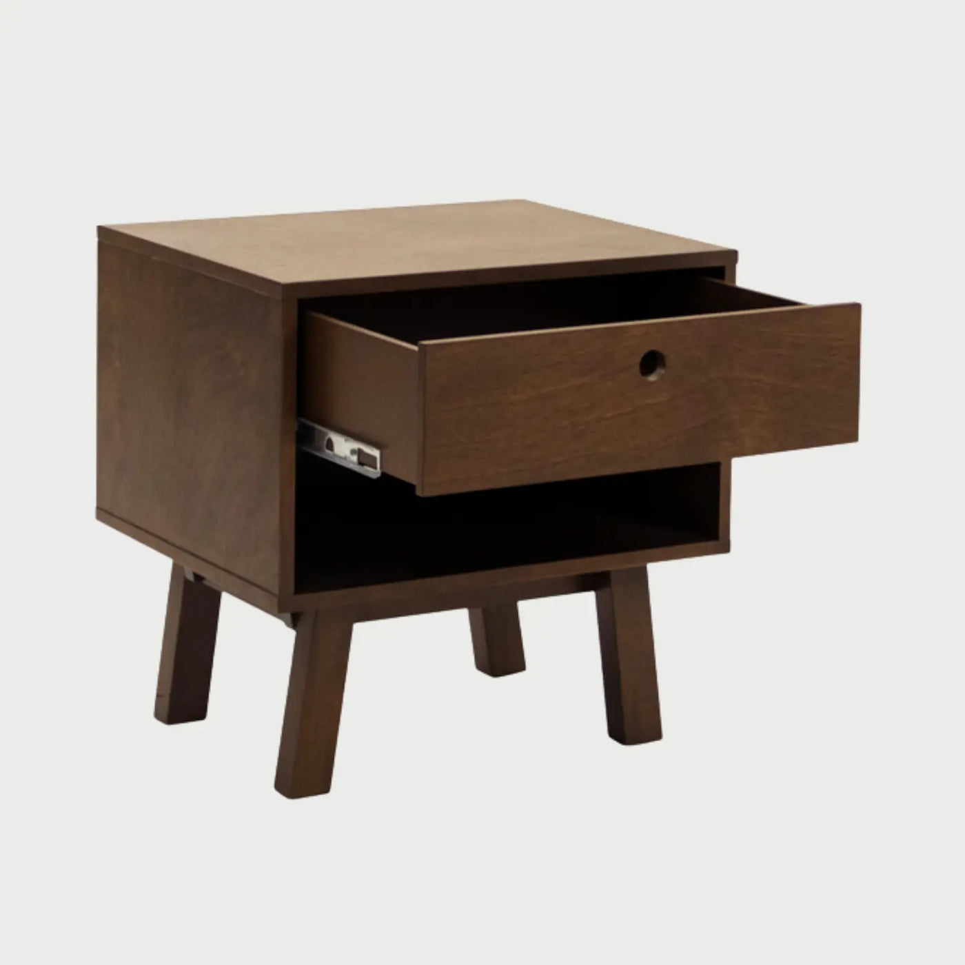 Vista lateral del buró Avilés café, mostrando su perfil cuadrado compacto y la profundidad de la estructura de madera, ideal para colocarse junto a la cama.