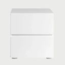 Vista frontal del buró Blancx A en acabado blanco mate, con dos cajones de frente liso y una base de madera clara con patas cortas inclinadas.