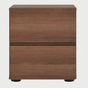 Vista frontal del buró Blancx A en acabado café con veta de madera horizontal, que presenta dos cajones de frente liso con apertura integrada y soportes de base circulares discretos.