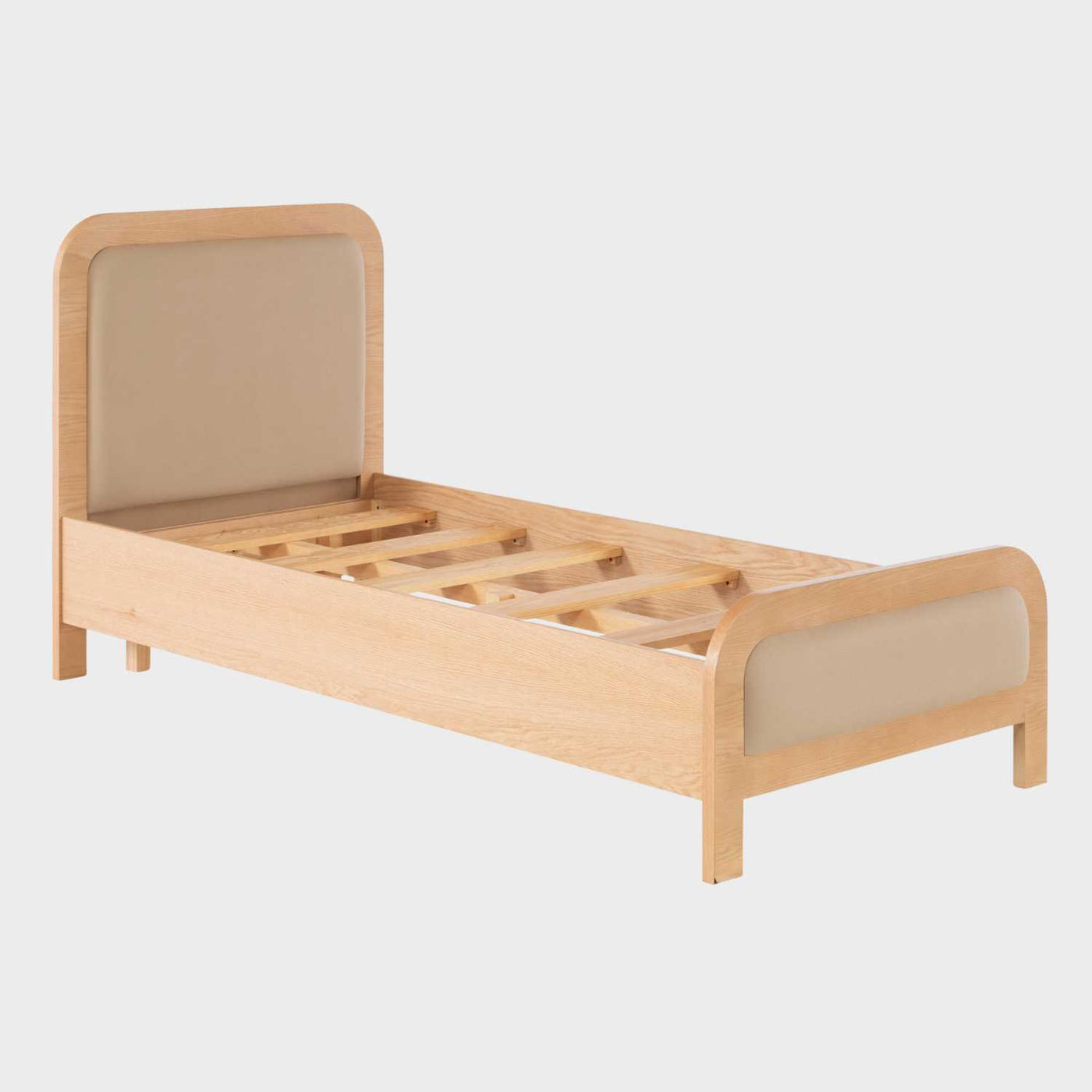 Cama individual Iki vista en ángulo.