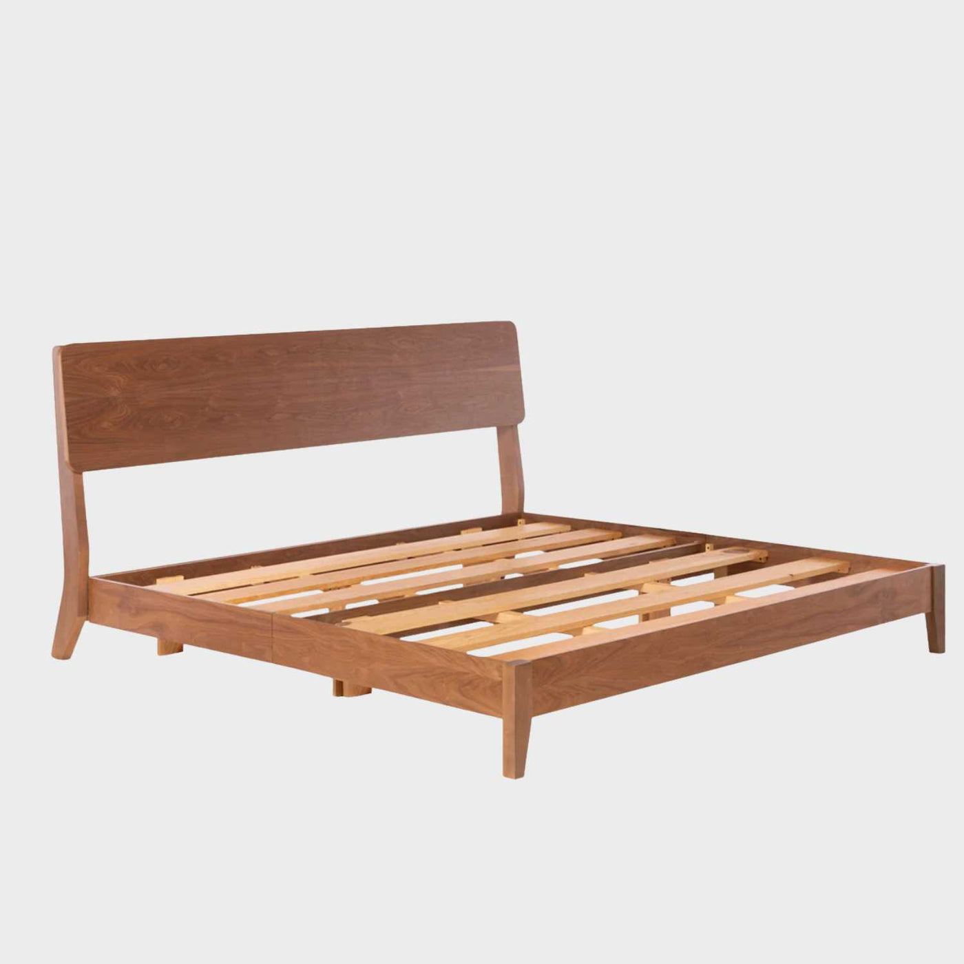 Cama king size Akari GAIA en acabado nogal con estructura de madera y diseño contemporáneo