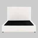 Vista frontal de la cama matrimonial Raquel en color blanco; su acabado monocromático y luminoso acentúa la estética minimalista de la pieza, ideal para dormitorios contemporáneos amplios.