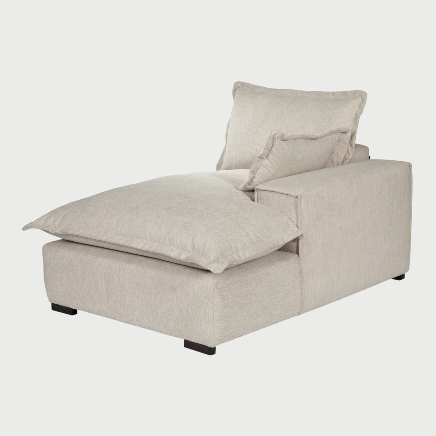 Perfil lateral del chaise derecho Emilia GAIA en tela blanca mostrando la profundidad del asiento