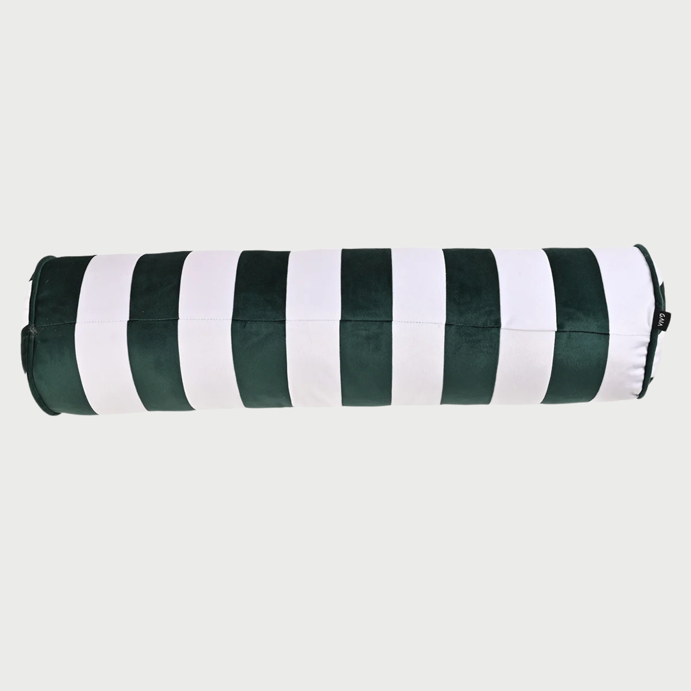 Vista frontal del cojín cilíndrico Caramelo de 60 x 18 cm; presenta un patrón de rayas verticales en terciopelo verde bosque y blanco, con un diseño alargado ideal para soporte lumbar o decorativo.