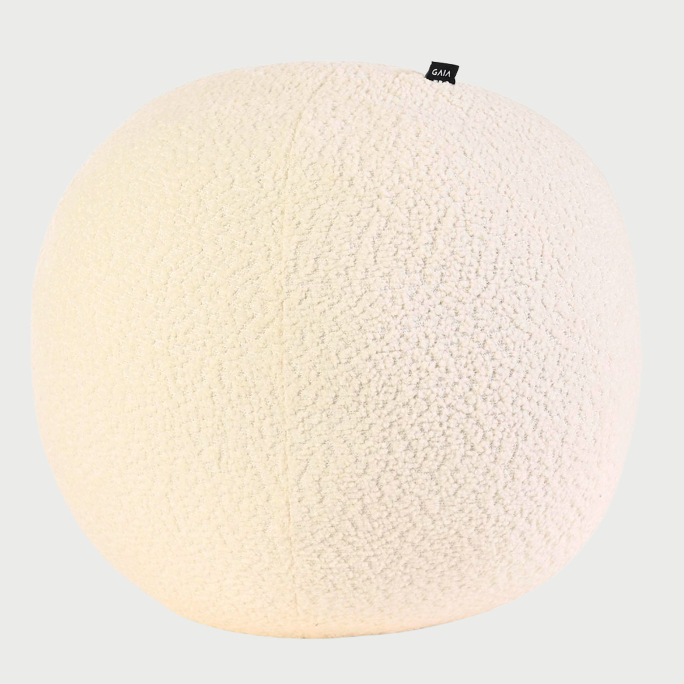 Vista frontal de un cojín en forma de esfera perfecta de tamaño mediano; está confeccionado en tejido bouclé de color blanco roto, resaltando una textura táctil de pequeños nudos y una apariencia orgánica y moderna.
