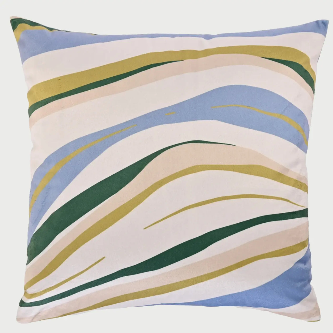Vista frontal del cojín cuadrado Ondas de 50 x 50 cm; presenta un diseño dinámico LINEAs curvas y fluidas que atraviesan la superficie en una paleta de azul cielo, verde oliva, beige y blanco, creando un efecto de movimiento orgánico y relajante.