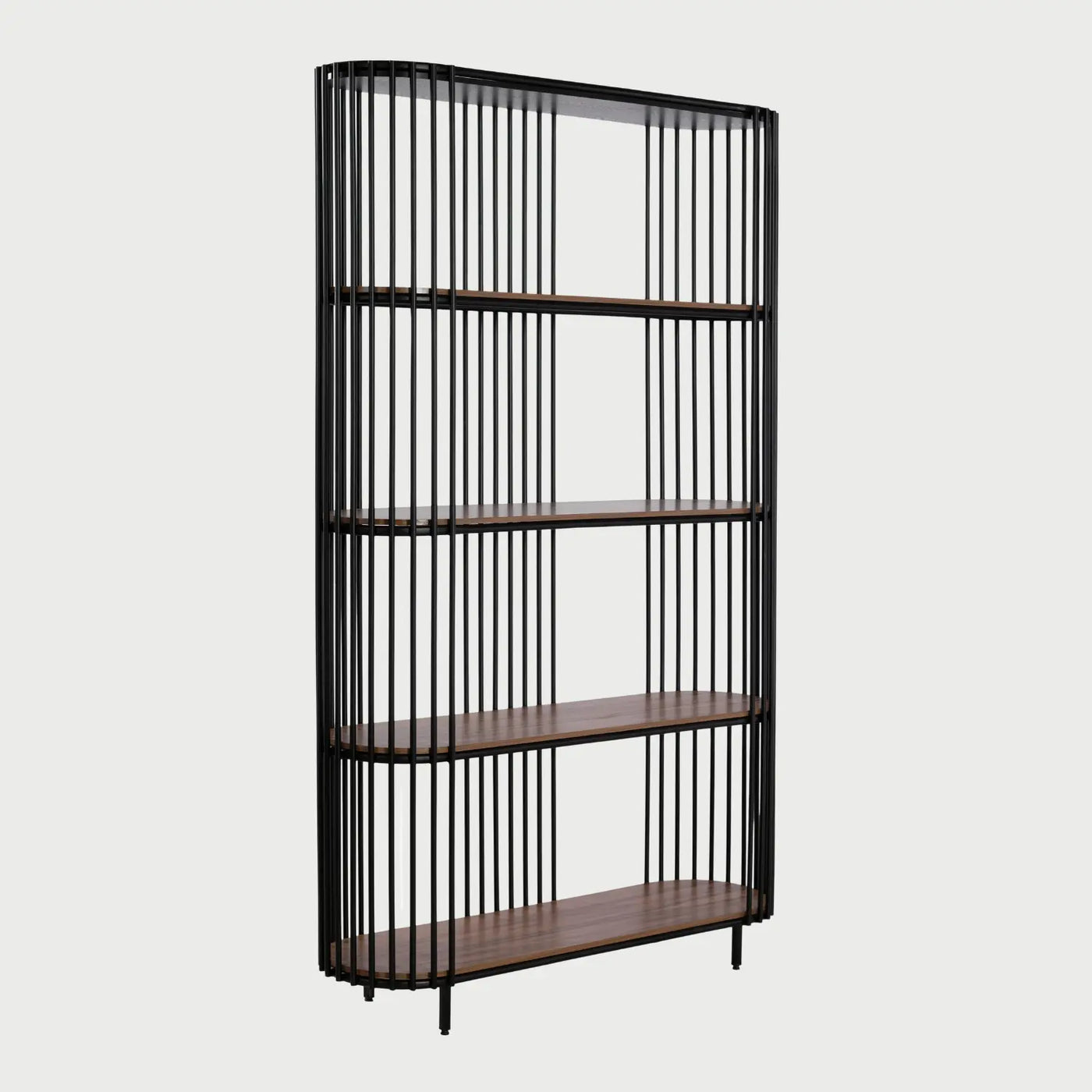 Vista lateral del librero Loreta, mostrando la curvatura de los extremos de la estructura metálica y la profundidad de las repisas café que se extienden a lo largo de la pieza.