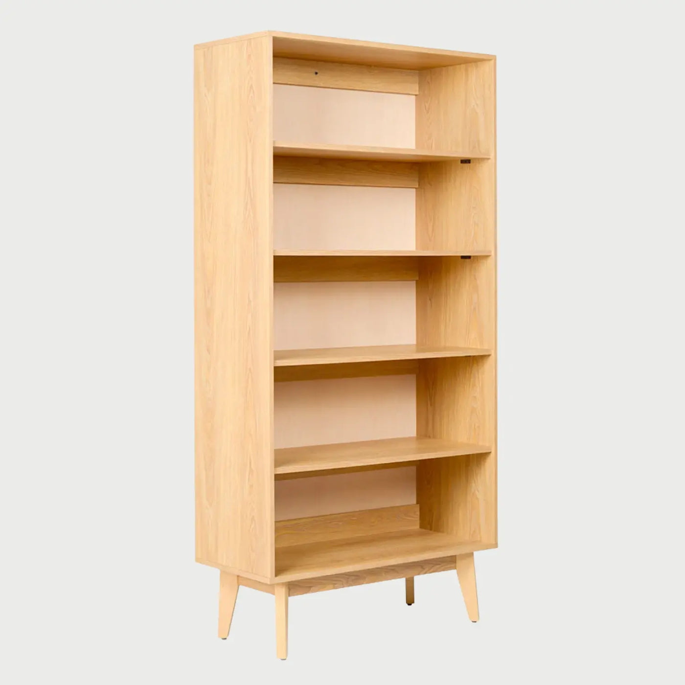 Perfil lateral del librero Meztli beige, mostrando el fondo de 40 cm y la estructura de madera que descansa sobre patas angulares inclinadas.