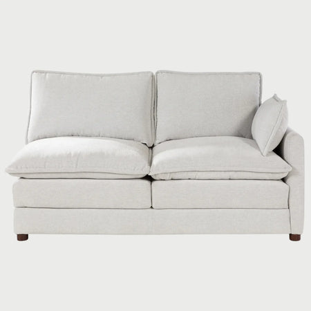 Love lateral derecho Andrea GAIA en tela blanca de estilo minimalista con base de madera.