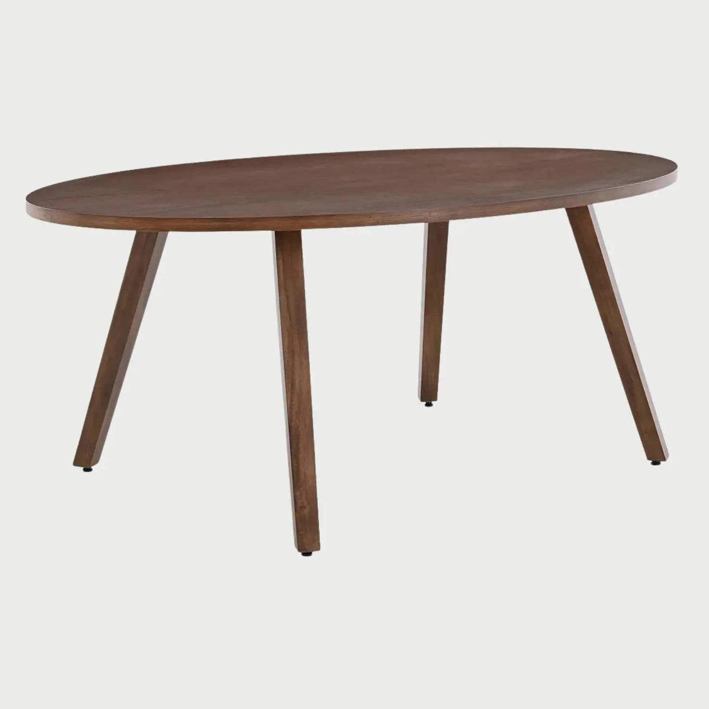 Vista lateral de la mesa ovalada Xocos en tono café; destaca la inclinación de las patas hacia afuera para maximizar el espacio de las sillas y el perfil estilizado de la cubierta de madera.