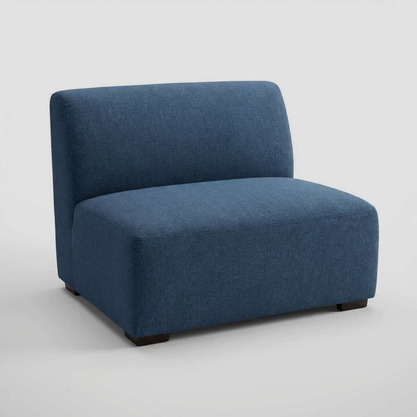 Vista lateral del módulo Kant azul; se observa la ligera inclinación del respaldo diseñada para el confort lumbar y la base sólida que llega casi al nivel del suelo con patas discretas.