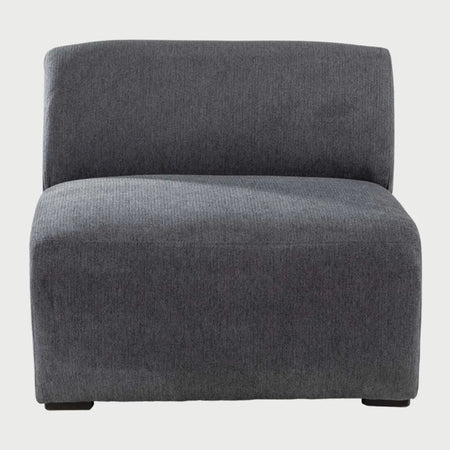 Vista frontal del módulo central Kant en color gris oscuro; el tono profundo resalta la trama del tejido y aporta una apariencia sofisticada y robusta a la configuración modular.