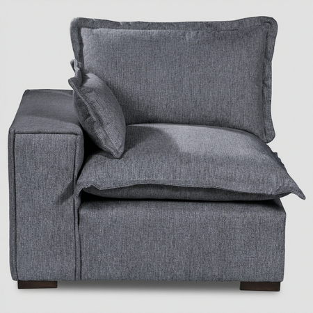 Vista frontal del módulo lateral izquierdo Emilia en color gris oscuro; el tono profundo resalta la suavidad de sus cojines de gran volumen y la estructura robusta del asiento, ideal para salas de estilo contemporáneo.