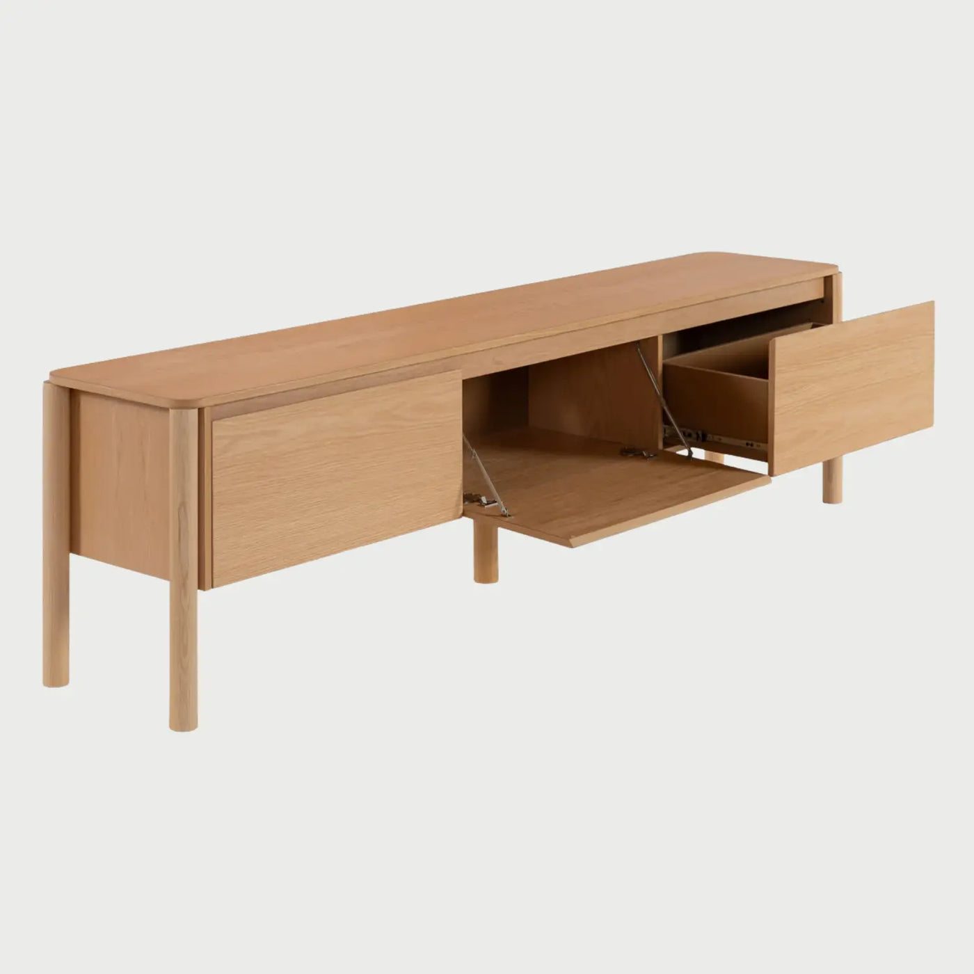 Perfil lateral del mueble de TV Akari beige, mostrando el acabado curvo de las esquinas y la estructura robusta que descansa sobre cinco patas cilíndricas de madera.