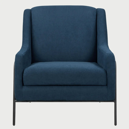 Sillón de acento Tuxama GAIA tapizado en tela azul con base metálica negra y diseño contemporáneo.