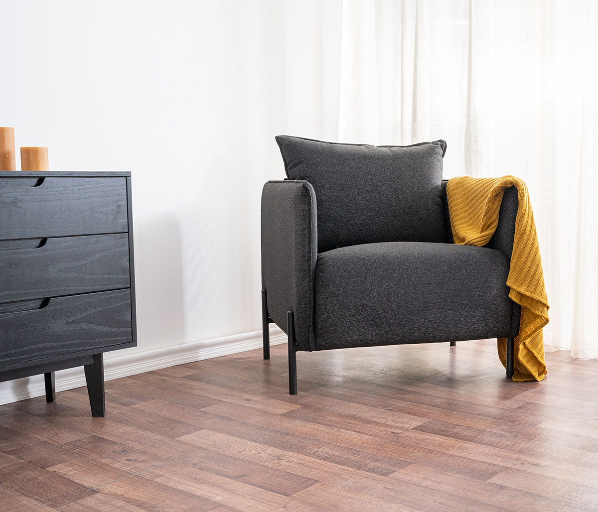 Sillon Lerma con pata en acabado color negro