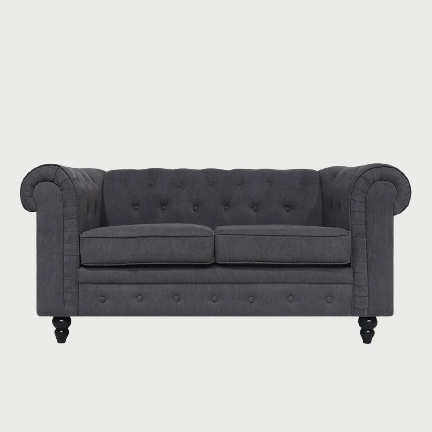 Sofá Bogar de 2 cuerpos estilo Chesterfield en color gris, vista frontal directa