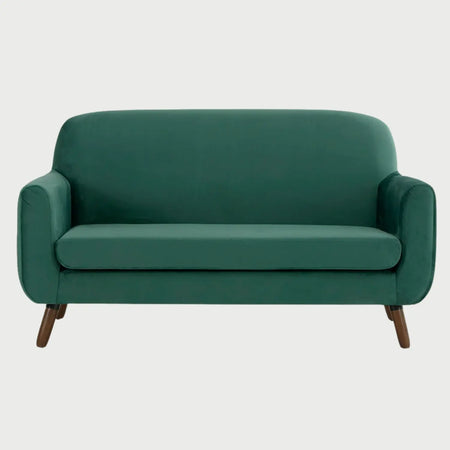 Sofá moderno Jitotol GAIA de 2 cuerpos en terciopelo verde con patas de madera acabado nogal.