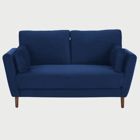 Sofá de dos cuerpos Levanto GAIA tapizado en tela azul con dos cojines laterales y patas de madera color nogal vista frontal.