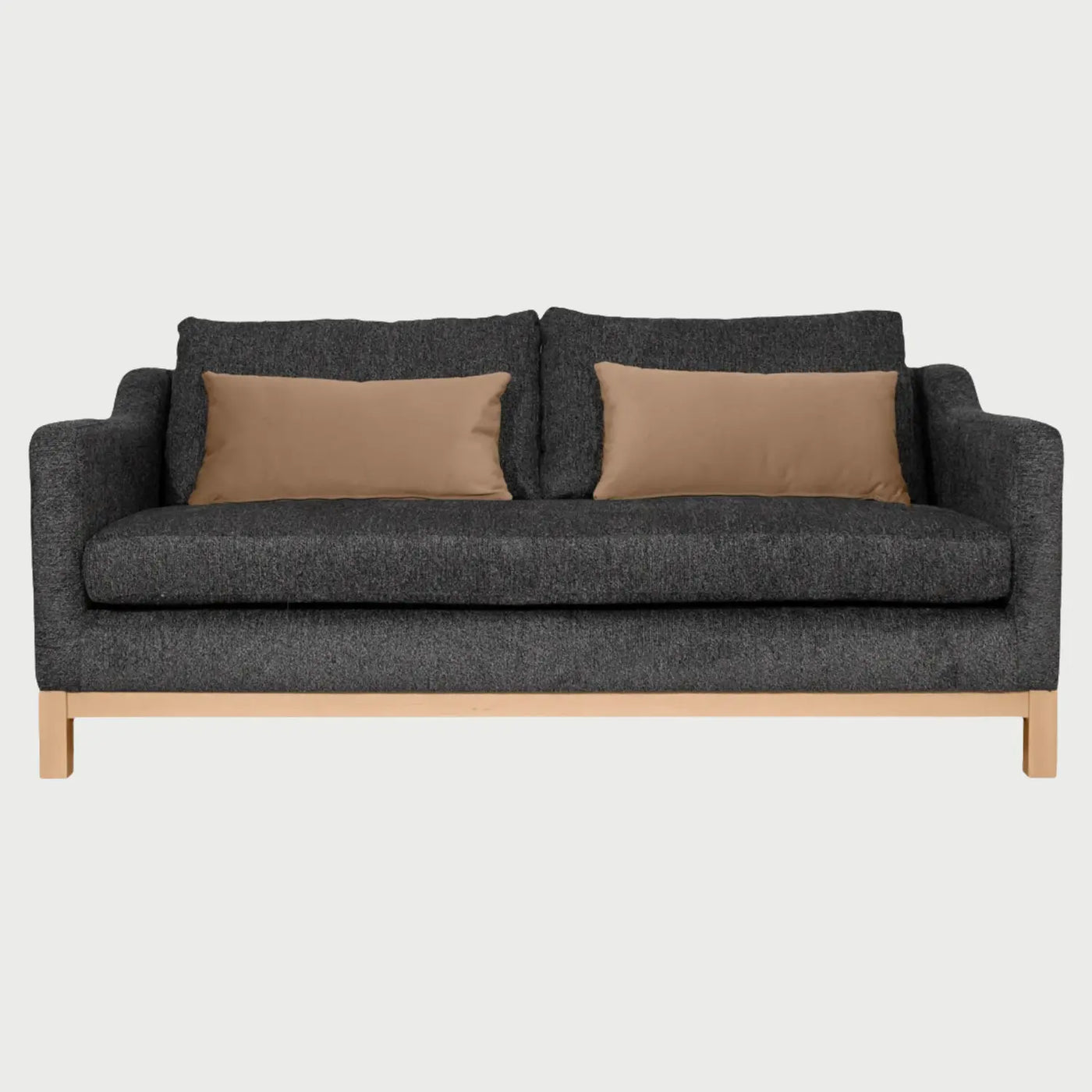Sofá de dos cuerpos Mar GAIA tapizado en tela color gris con base de madera clara y dos cojines decorativos rectangulares.