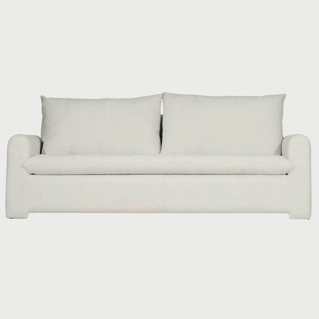Sofá de tres cuerpos Ani GAIA tapizado en tela blanca con cojines de respaldo y asiento sobredimensionados vista frontal.