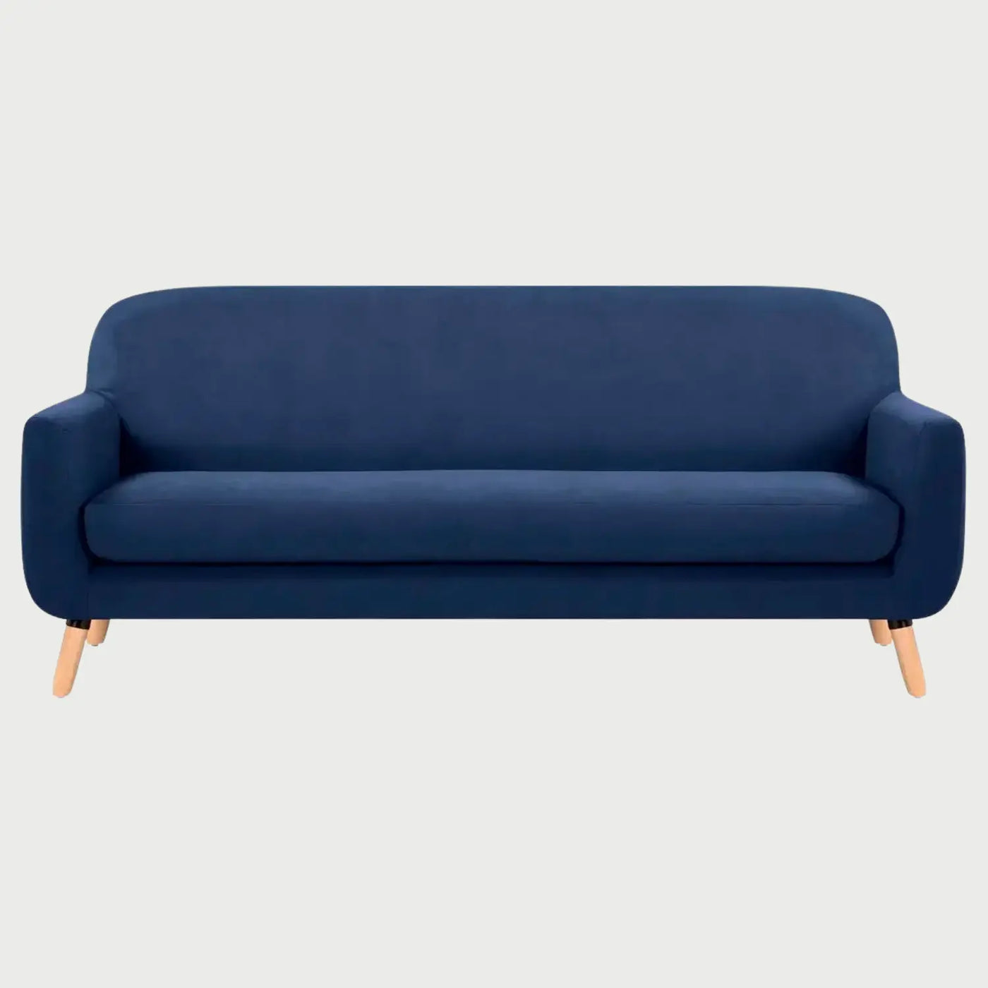 Vista frontal del sofá Jitotol de tres plazas en color azul, con una silueta envolvente de respaldo y brazos integrados en una sola curva, un cojín de asiento corrido de gran longitud y patas de madera clara en acabado encino.