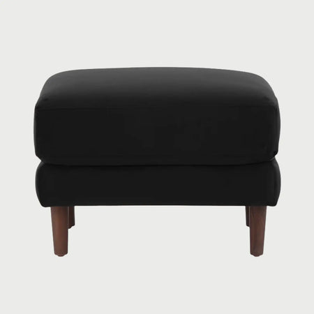 Vista frontal del taburete Levanto en color negro, resaltando una estética sobria y moderna con estructura de madera en tono nogal.