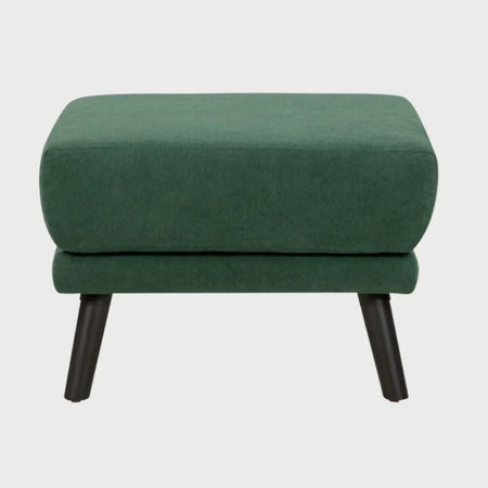 Vista frontal del taburete San Blas en color verde, resaltando su silueta compacta y el acolchado superior de alta densidad.