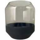 Florero de vidrio Cantil en color negro con base negra y parte superior transparente, ideal para decorar cualquier espacio.