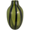 Florero de vidrio Belesa en color verde con diseño de rayas verticales, cuerpo redondeado y cuello estrecho. Ideal para decorar.