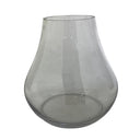 Florero de vidrio transparente con base redondeada y boca acampanada, ideal para decorar cualquier espacio.