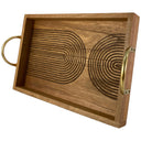 Bandeja decorativa de madera Araró con diseño lineal y asas metálicas, ideal para añadir un toque natural a tu decoración.