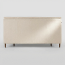 Cama King size Landero con un diseño elegante y líneas limpias, vista desde atrás con tapizado claro y patas de madera.