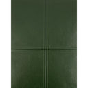 Cojín Sera en color verde, con costuras visibles que dividen el diseño en secciones, ideal para decorar tu espacio.