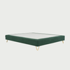 Base queen size Skye en color verde con un diseño moderno y minimalista, soportada por cuatro patas delgadas.