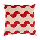 Cojín cuadrado de 50 x 50 cm en color rojo con un diseño audaz y formas llamativas, ideal para decorar tu hogar.