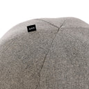 Cojín grande en forma de esfera de GAIA con exterior gris, suave y elegante, ideal para decorar tu hogar.