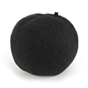 Cojín grande en forma de esfera, con un color oscuro y textura suave, ideal para decorar y aportar confort a tu hogar.