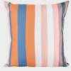 Cojín impermeable Tarido de 50 x 50 cm con diseño a rayas en colores naranja, azul, rosa, blanco y verde. Perfecto para decorar tu espacio.