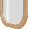 Espejo de piso con marco de madera clara y diseño contemporáneo, ideal para añadir elegancia a cualquier espacio.