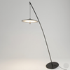 Lámpara de Piso Rekka con diseño curvado, luz circular suspendida y base redonda en color negro. Ideal para iluminar tu espacio.