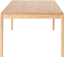 Mesa de comedor rectangular en acabado encino, con un diseño simple y elegante, perfecta para cualquier espacio.