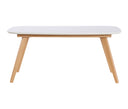 Mesa de comedor Sei de 160 cm con superficie blanca y patas de madera clara, diseño rectangular y bordes redondeados.