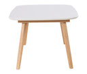 Mesa de comedor Sei de 160 cm en color blanco, con superficie rectangular y patas de madera clara. Ideal para tu sala.