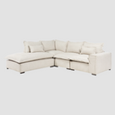 Sofá modular en forma de L con chaise izquierdo, tapizado en tela clara y múltiples cojines, ideal para cualquier sala.