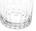 Vaso de cristal transparente con base texturizada, ideal para servir bebidas en el Set de 12 Tequileros Cénit de GAIA.
