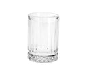 Vaso de cristal transparente con diseño cilíndrico y base decorativa, parte del Set de 12 Tequileros Cénit de GAIA.