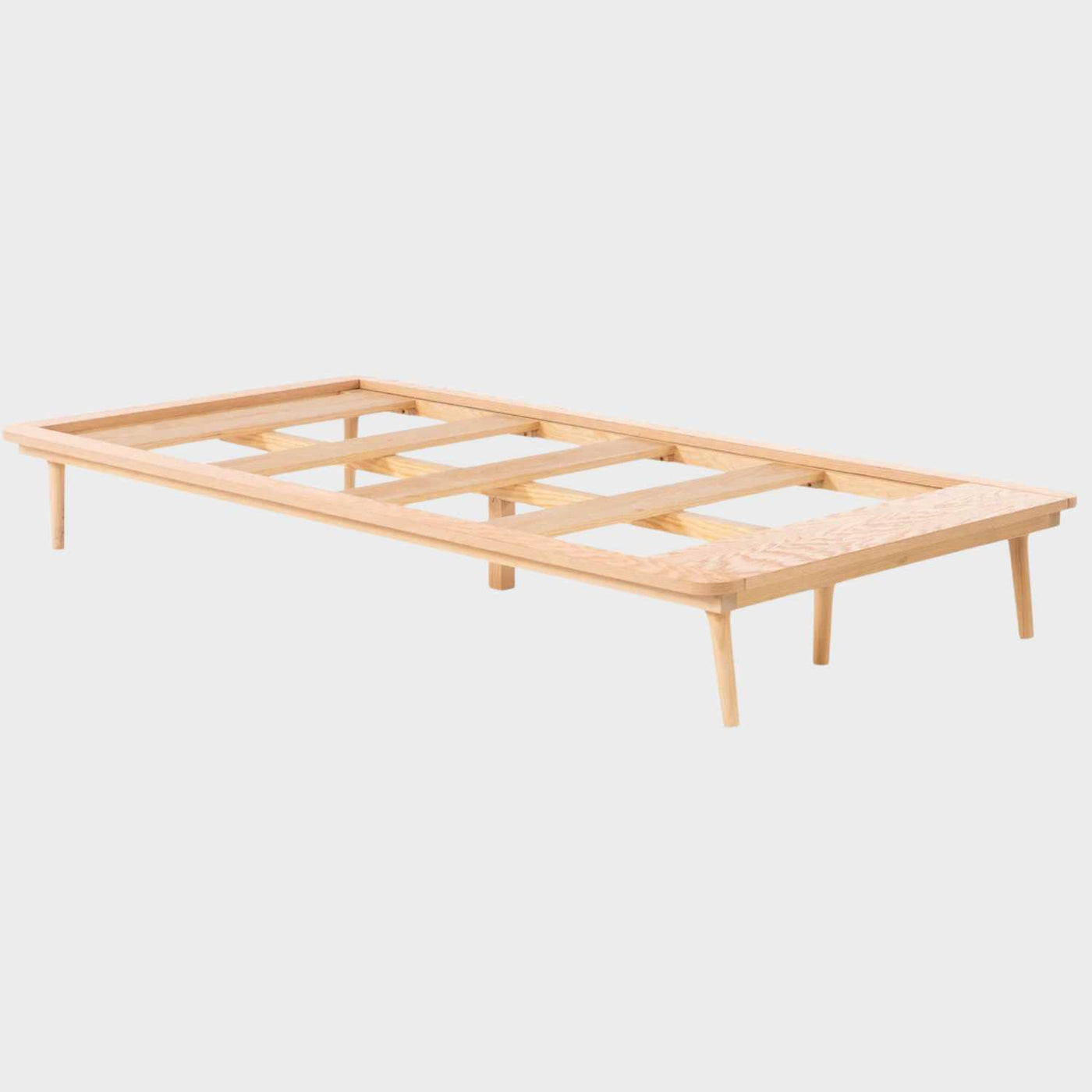 Base de cama individual Sei en madera natural con estructura resistente y diseño minimalista